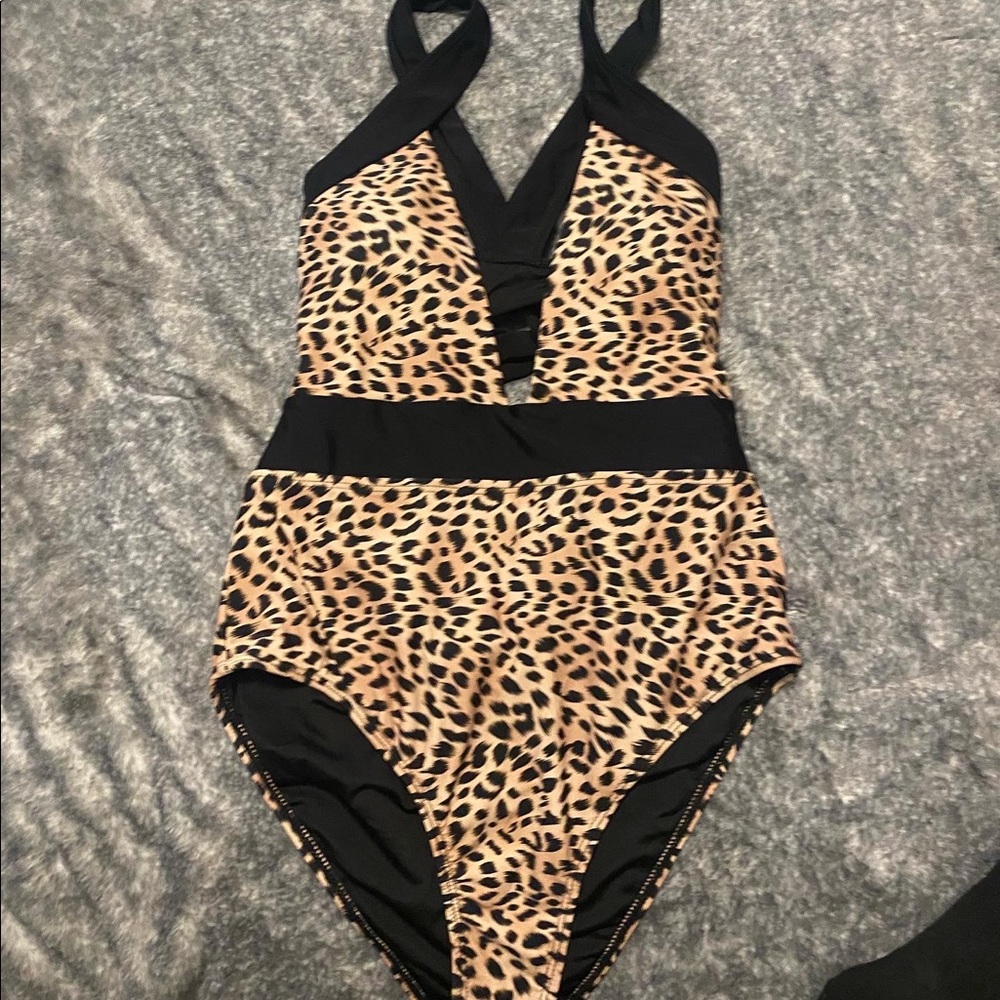 Pink Lilly Brand new bathing suite size medium!